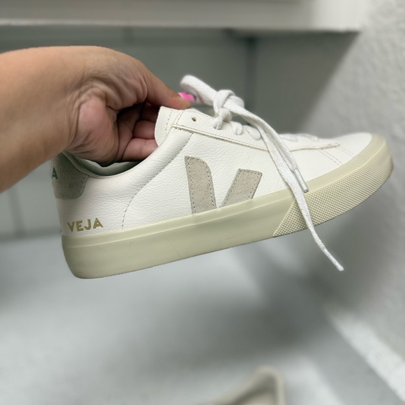 Veja Women's Cream Lace-Up Sneakers - Picture 6 of 7